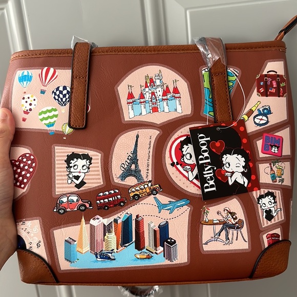Betty boop travels the world Small tote bag perfect for going out anywhere - Picture 1 of 3